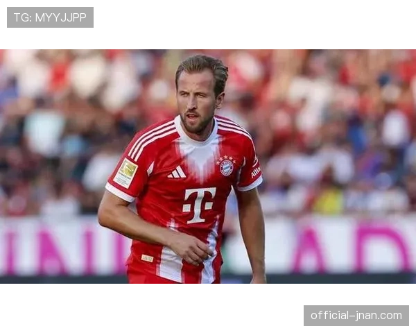 哈里·凯恩家里装修得像个豪宅，这球星下场后倒像邻家大叔了