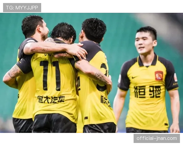 接管中场直塞撕开后防线，斯科尔斯近期胜现役组织者