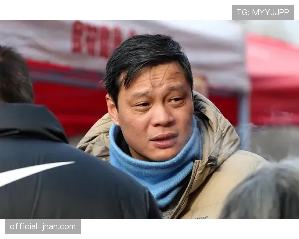 范志毅回撤出球主导防线组织,经验优势如何碾压新生代中卫? 范志毅回撤出球主导防线组织,经验优势如何碾压新生代中卫?
